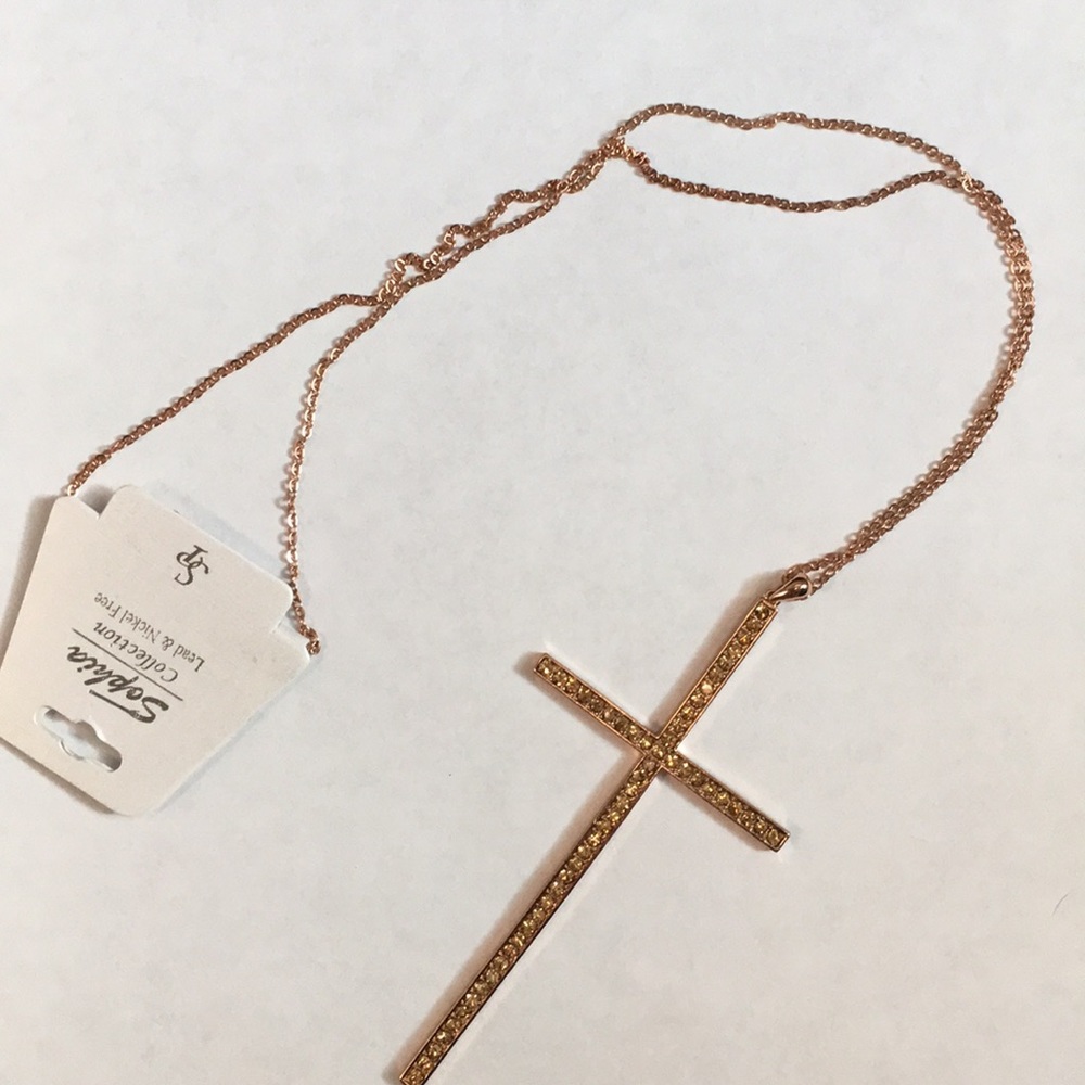 Beautiful rose gold long necklace with cross